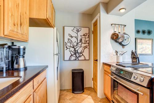 Walk to Lake Dillon Unit with Balcony and Pool Access in Dillon, USA
