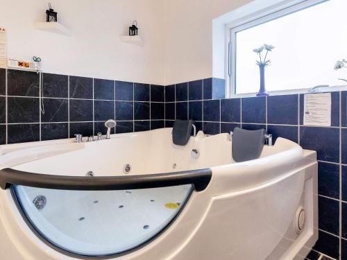 Spa, Family Retreat Sauna & Fenced Garden in Rodby