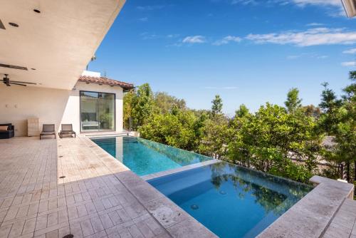 Stunning 6BR Villa with Private Pool, Jacuzzi, BBQ