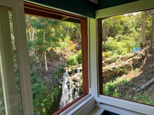 ROMATIC WATERFALL CABIN in the Rainforest in Kukuihaele (HI)