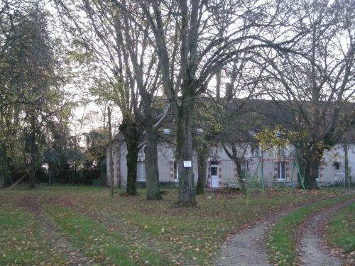 Chambre Glycine avec salon de jardin et parking, proche châteaux de la Loire - FR-1-591-506