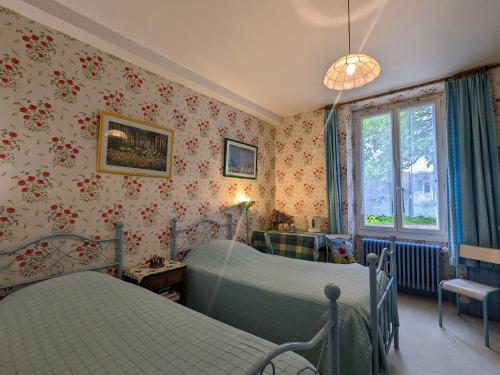 Chambre Glycine 3 pers, ferme familiale, près des châteaux - FR-1-591-697 chambre d'hôte Palluau-sur-Indre
