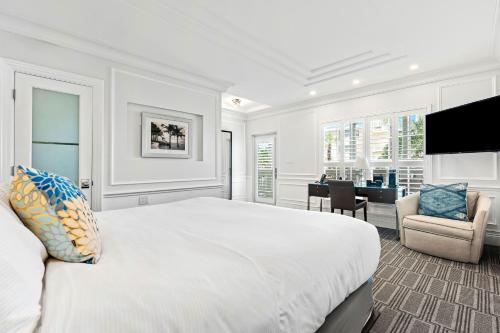 King Superior Poolside Room