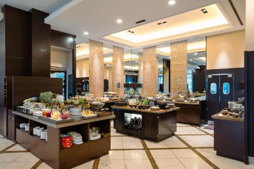 Food and beverages, DoubleTree by Hilton Naha in Naha