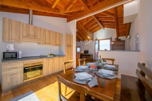 virtuve, Villa Giorgia Lake View Villa with Private Pool - Happy Rentals in Castelveccana