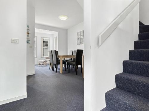 3-Bed with Alfresco Dining & Pool in Batemans Bay