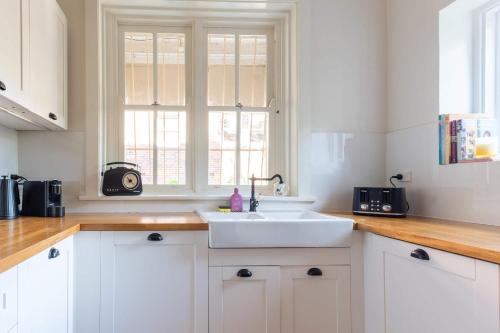 Art Deco 1 Bed Apt close to Beach & CBD - image 4