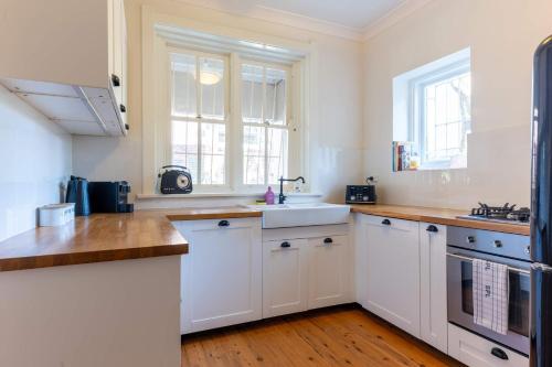 Art Deco 1 Bed Apt close to Beach & CBD - image 2