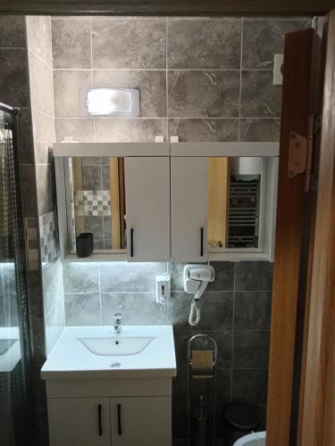 Apartman Tina  kod hotela Sunce - image 4