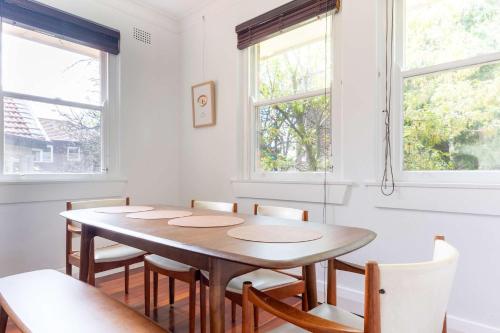 Stylish Art Deco 2 Bed Apt in Edgecliff in Woollahra