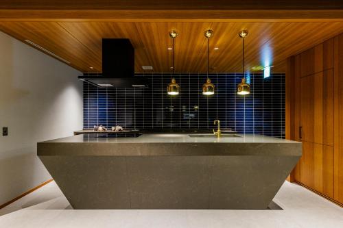 Penthouse Suite with Private Top Foor Terrace with Lounge Access & Free Mini-Bar image 10