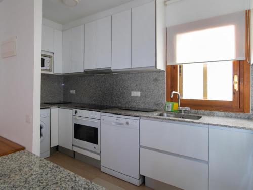 2 bedrooms, 4 beds