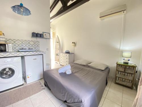 Studio Piscine Privée - 1 min à pied de la plage (Studio Piscine Privee - 1 min a pied de la plage) in Case-Pilote