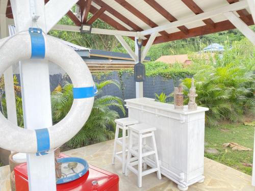 Studio Piscine Privée - 1 min à pied de la plage (Studio Piscine Privee - 1 min a pied de la plage) in Case-Pilote