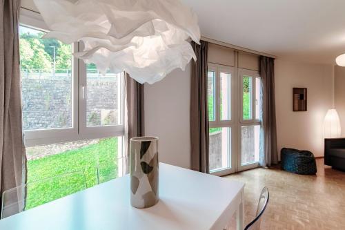 Pink Flat 2 by Quokka 360 - On the Border with Italy in Chiasso, Schweiz