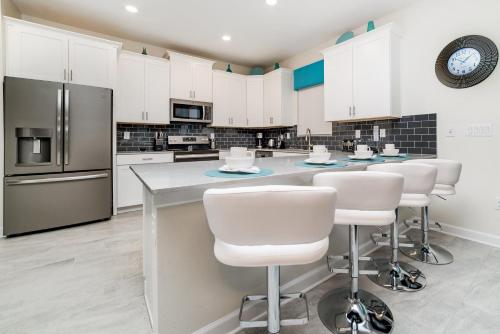 Last Minute Disney Getaway! Private Pool, Hot Tub & Games Room. Book Now! #56557 in Davenport, USA