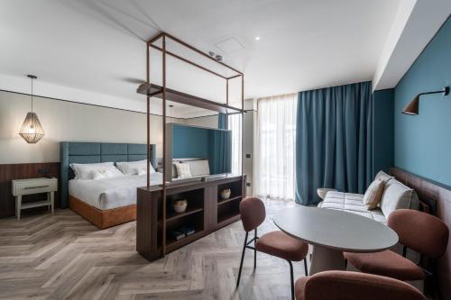 Visionair Suites & SPA-Room Only e Honesty Bar in 塞尼加利亞