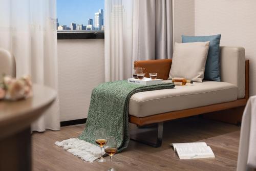 Anya Hotel -Next to Jiefang West Bar Street 2 minutes to the subway station free coffee free laundry free gym, huge windows Anya Hotel -Next to Jiefang West Bar Street 2 minutes to the subway station free coffee free laundry free gym, huge windows