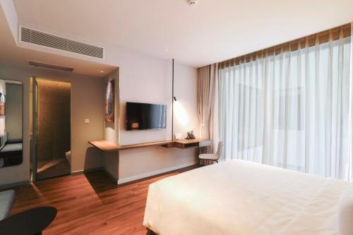 Deluxe Comfort Room image 4