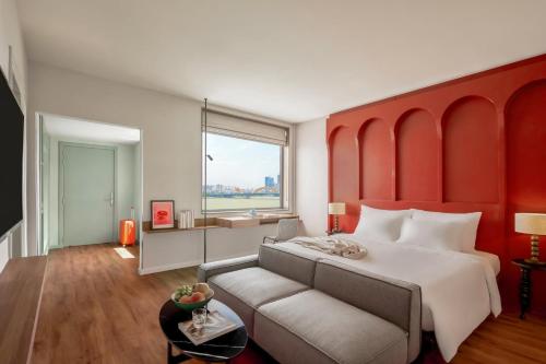 Deluxe Comfort Room City View image 3