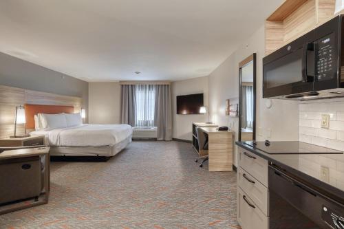 Candlewood Suites Milwaukee Airport - Oak Creek an IHG Hotel - image 9