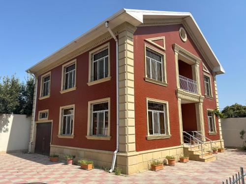 The cat's estate, Baku