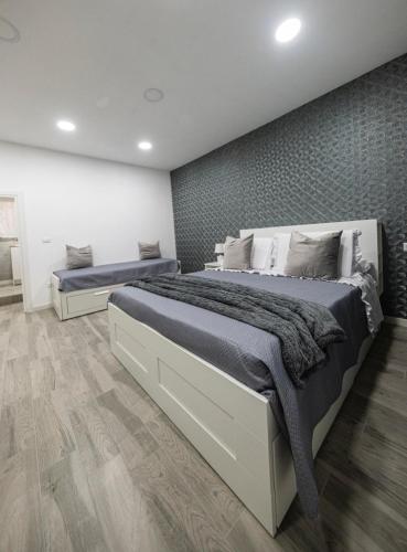 La Maison Di Leoniè, Naples