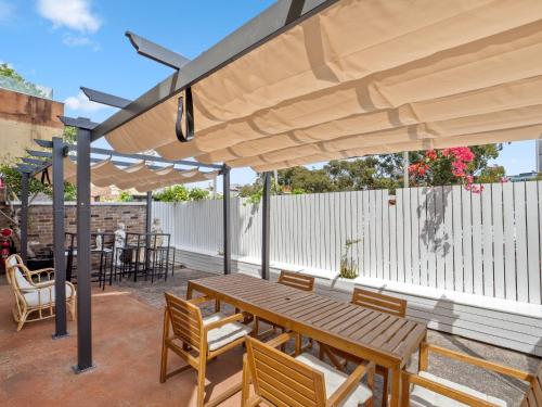 Shared lounge/TV area, Azzurro Pod Hotel Potts Point in Potts Point