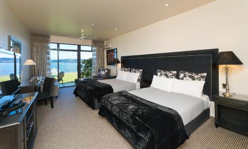 Superior Twin Room with Lake View