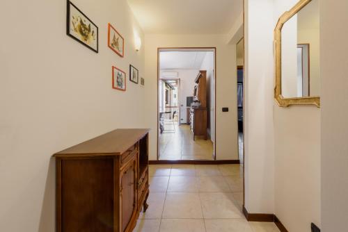 One-Bedroom Apartment image 6