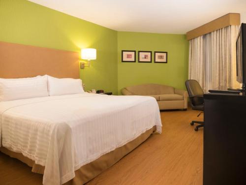 607624092 Holiday Inn Tijuana Zona Rio by IHG
