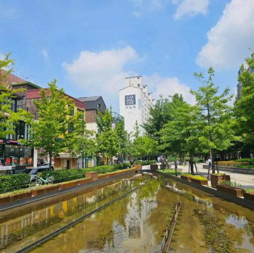 "위치 최고" 홍대입구역 3분거리, 초 역세권 메인거리 위치, 연트럴파크 전망 루프탑테라스, 1 (1)