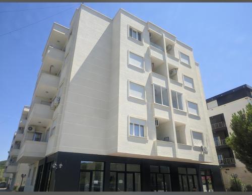 Apartament Todhe - Gjiri Lalezit 500m from the beach in Plazhi San Pietro