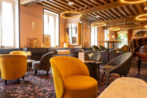 公共休息室/电视室, 乐中心精品酒店 (Le Central Boutique Hotel) in 博讷