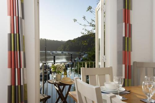 Exterior view, Waterfront House in Malpas (Cornwall)