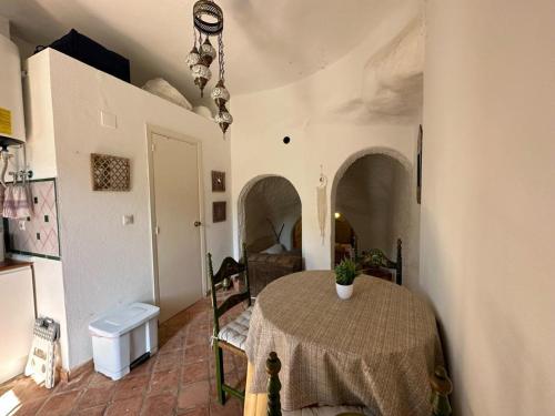 Casa Cueva Sacromonte BeneVarez Brother Law SL, Granada (photo 9)