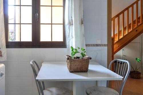 Acogedora con Jardin y Chimenea by CABANA Rentals in Zarzuela del Monte