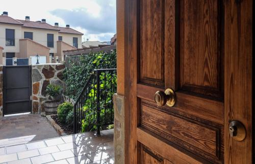Entrance, Acogedora con Jardin y Chimenea by CABANA Rentals in Zarzuela del Monte