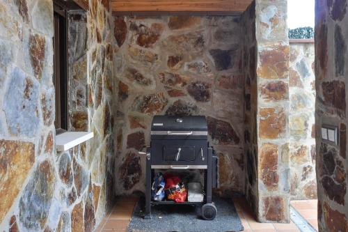 Garden, Acogedora con Jardin y Chimenea by CABANA Rentals in Zarzuela del Monte