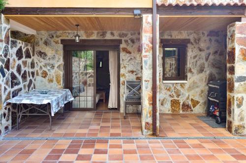 Garden, Acogedora con Jardin y Chimenea by CABANA Rentals in Zarzuela del Monte