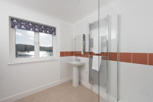 Waterfront House - image 13
