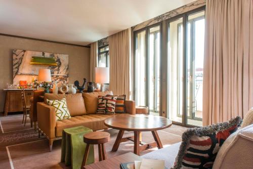 room detail thumbnail 2