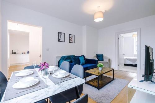 Sleeps 6, Stylish Apartment, Perfect For Groups, Long Term Disc in Otley and Yeadon