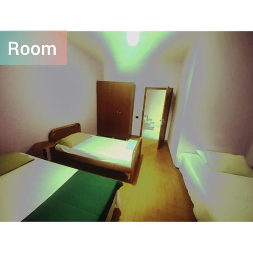 2 bedrooms, 9 beds