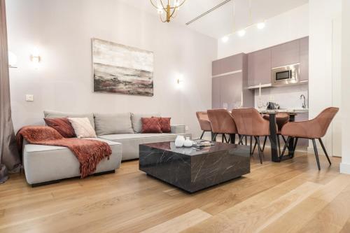 Sophisticated modern apartment Center by REMS, Málaga