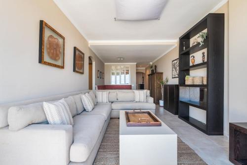 Spacious Two Bedroom Apartment with Terrace right on the Surf Beach 4