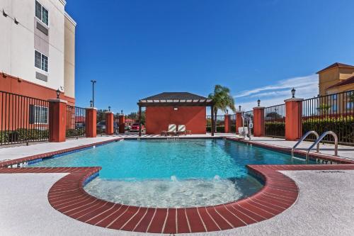 Candlewood Suites Deer Park an IHG Hotel - image 3