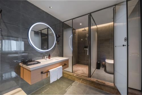 Zprime Zhishang Zhenxuan Hotel Xi'an Tangdu Hospital Banpo Subway Station