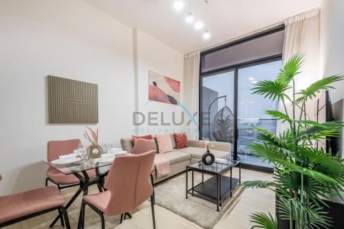 Modern 1BR Apartment in Binghatti Luna, Jumeirah Village Circle by Deluxe Holiday Homes, Dubai
