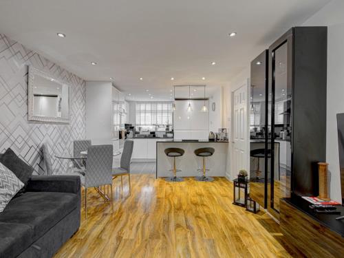 Stunning Manchester Apartment with Parking - Pass the Keys, Manchester